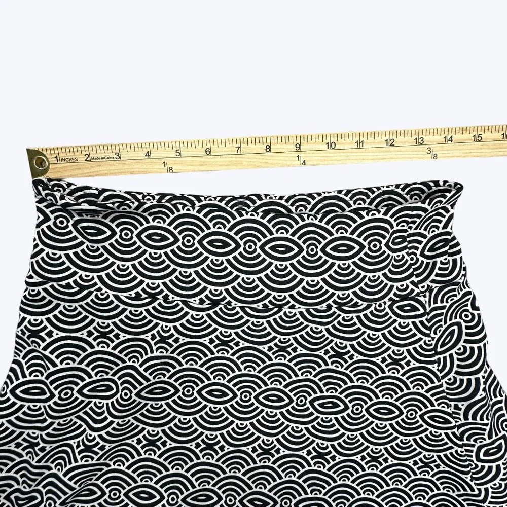 Soybu Athletic Skirt Size Medium Black and white‎ color way stretch pull on